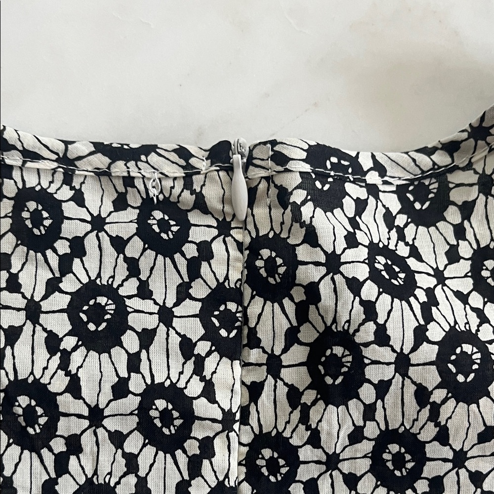 Beulah Top Size ONE Black White Long Puff Sleeve Lace-Like Pattern - Picture 12 of 13